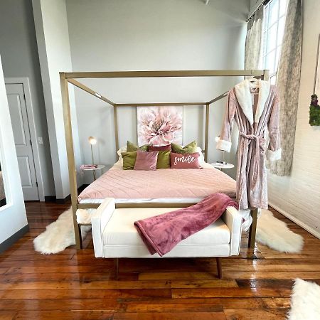 2Br 2Br Le Chateau 505 Lux Penthouse In A Historic Building 유티카 외부 사진