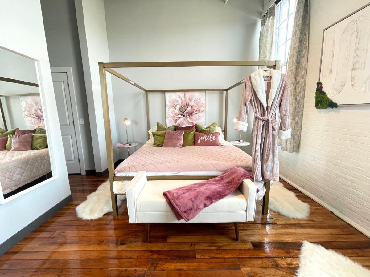 2Br 2Br Le Chateau 505 Lux Penthouse In A Historic Building 유티카 외부 사진