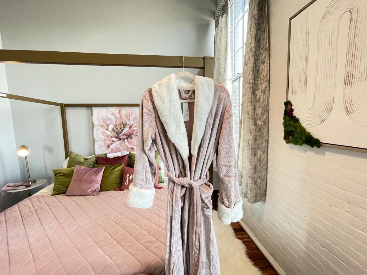 2Br 2Br Le Chateau 505 Lux Penthouse In A Historic Building 유티카 외부 사진
