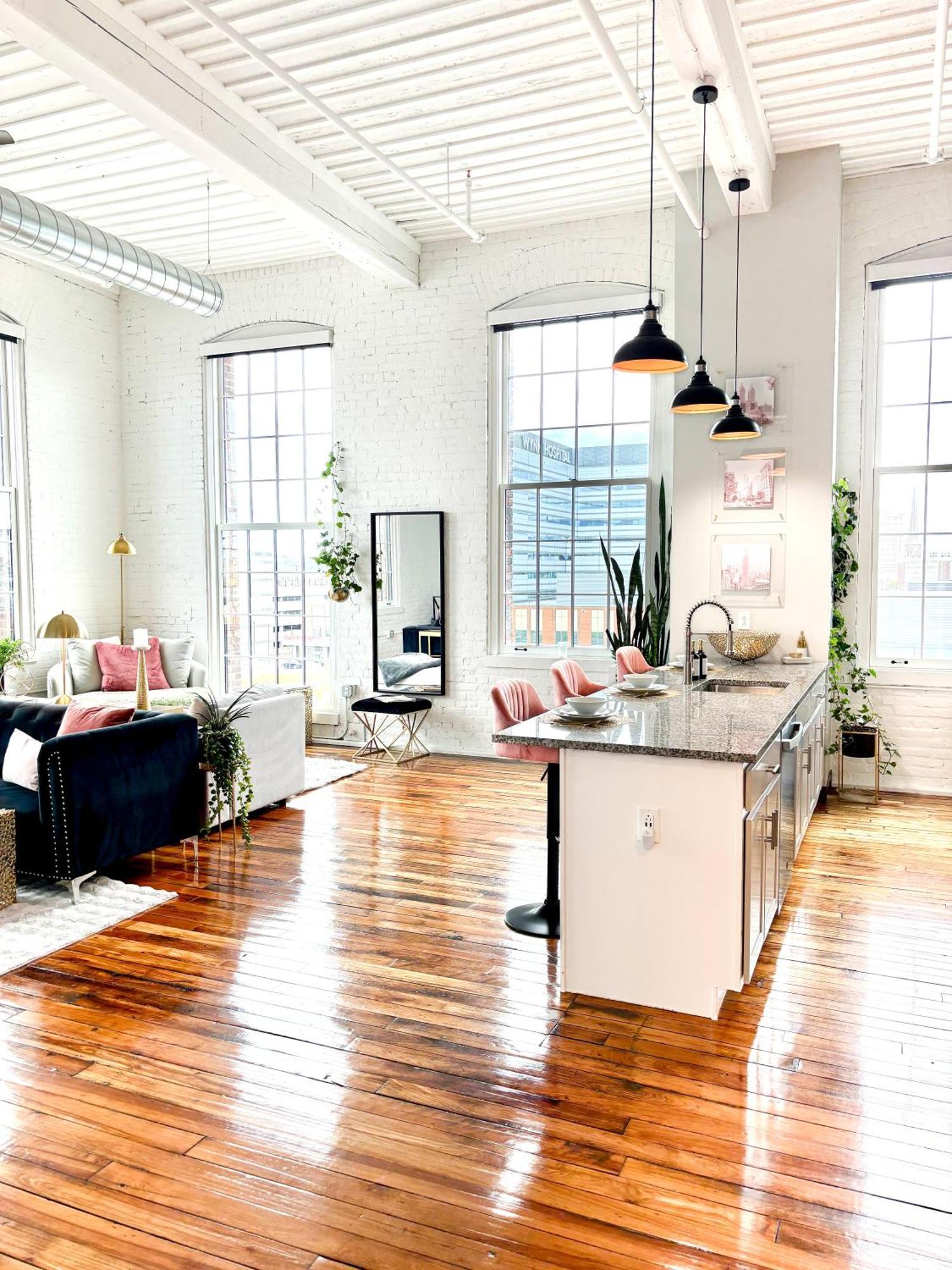 2Br 2Br Le Chateau 505 Lux Penthouse In A Historic Building 유티카 외부 사진